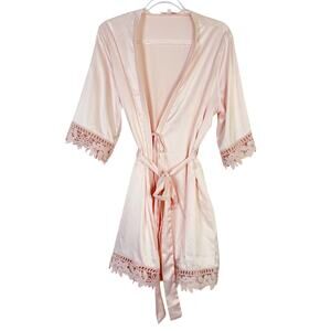 Le Rose Light Pink 3/4 Sleeve Crochet Lace Satin Polyester Robe Womens S/M